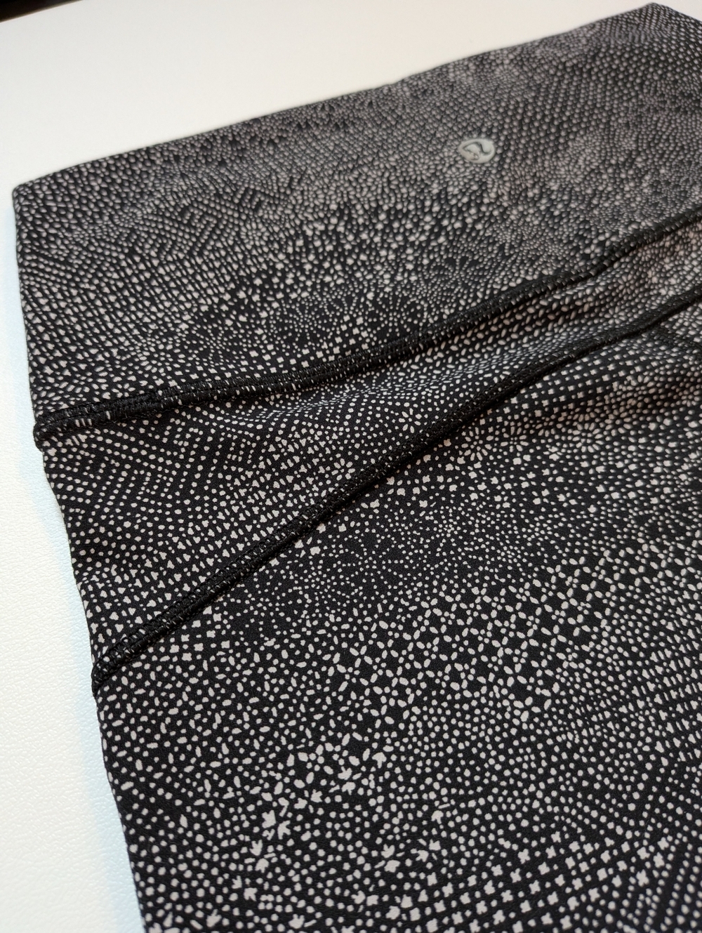 Lululemon In Movement Shorts 💎 RARE 💎 - Picture 5 of 11
